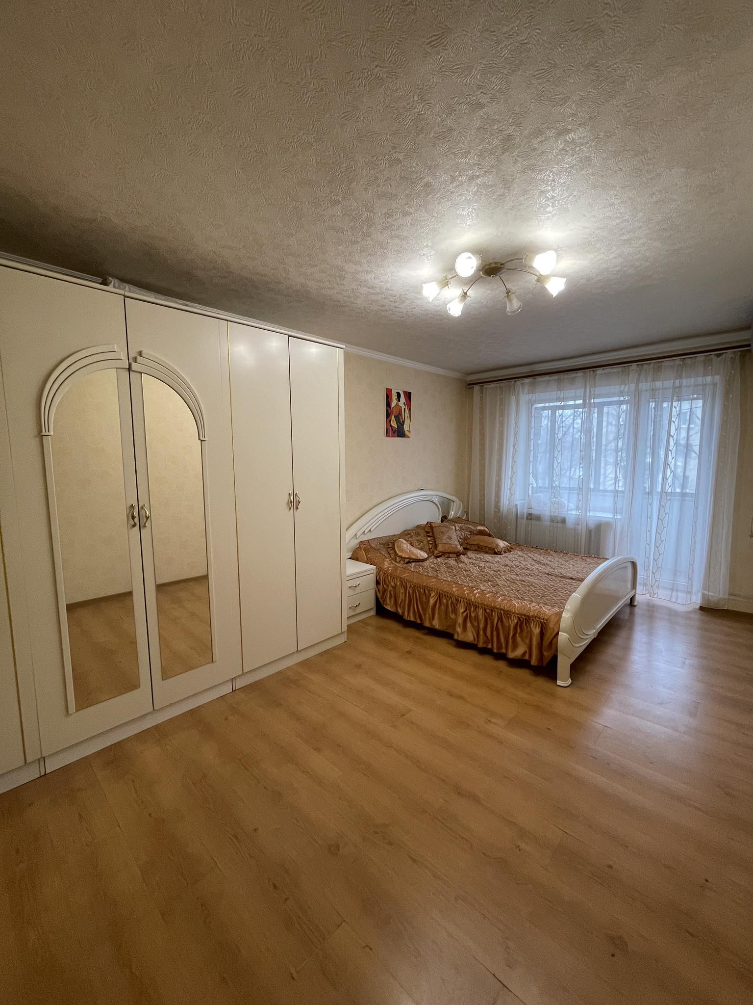 Пропоную купити 2-кімнатну квартиру в центрі, вул. М.Грушевського 67.